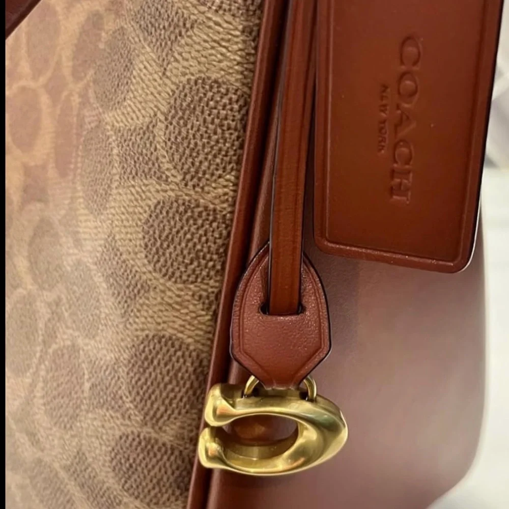 🔥Coach Signature Canvas and Red Leather Shoulder Bag - Picture 7 of 14